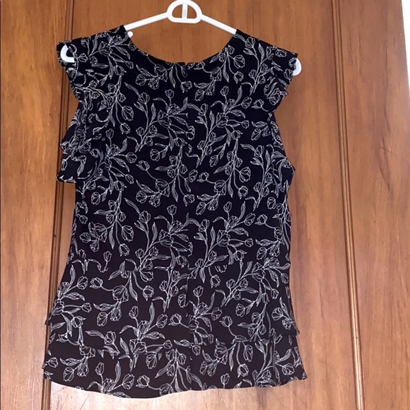 Banana Republic Size 8 Flowered Ruffled Top - Picture 2 of 6